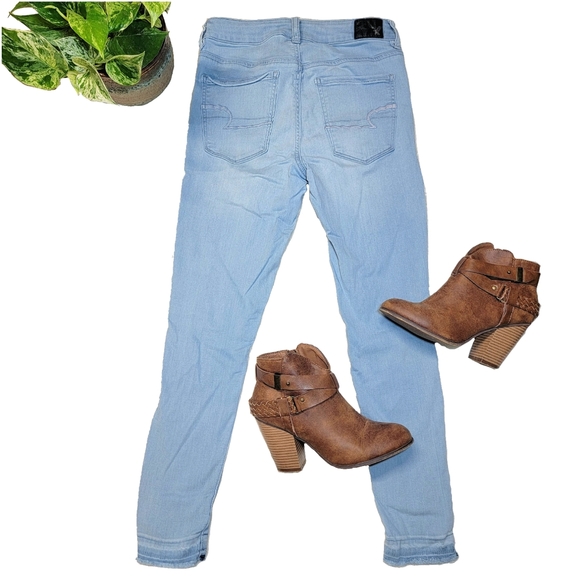 🎉 LAST CHANCE! 🎉 AEO Light Wash Distressed Jegging High Rise Size 4 Short - Picture 2 of 9